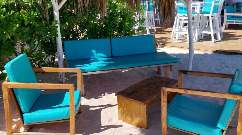 Sitzecke im Beach Club Villa Blanca in Los Corales