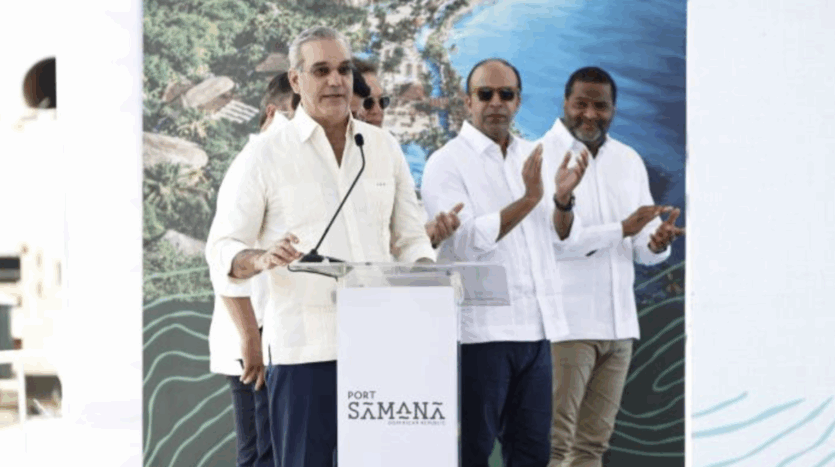 Der dominikanische President bei der einweihung einer neuen Hafenpromenade in Samana